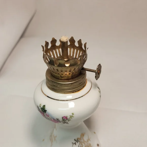Vintage Mini Oil Lamp - Picture 4 of 8